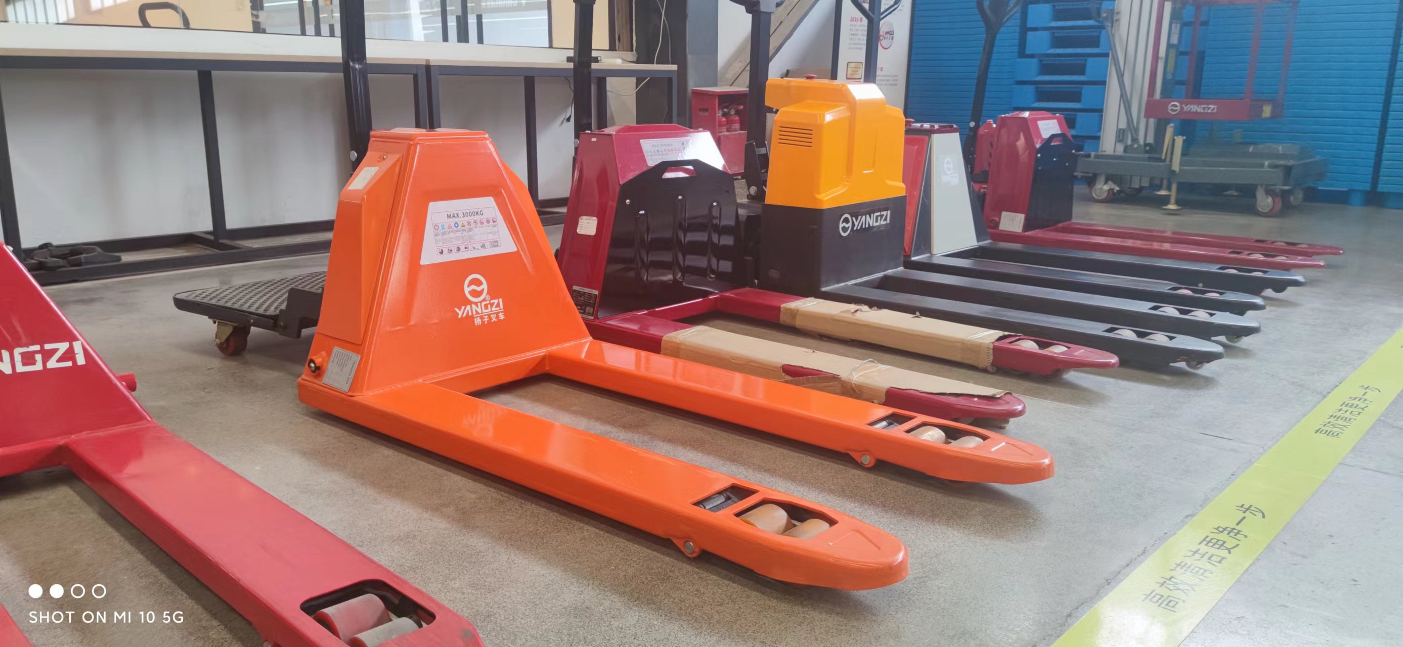 使用電動(dòng)叉車時(shí)應(yīng)注意什么？